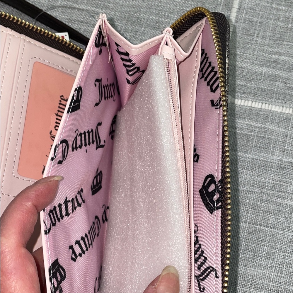 Viral Juicy Couture Brown and Gold Crown Zip Wallet w/gold jewel Scottie charm - Picture 8 of 12